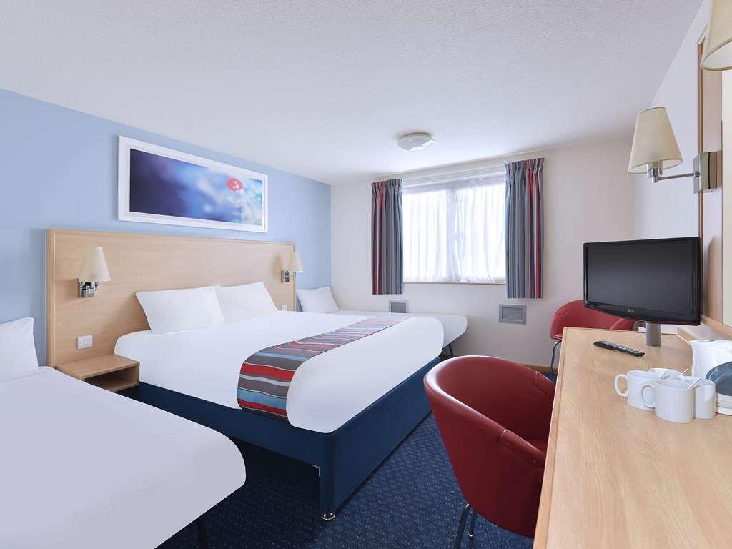 Travelodge Peterborough Central Room photo