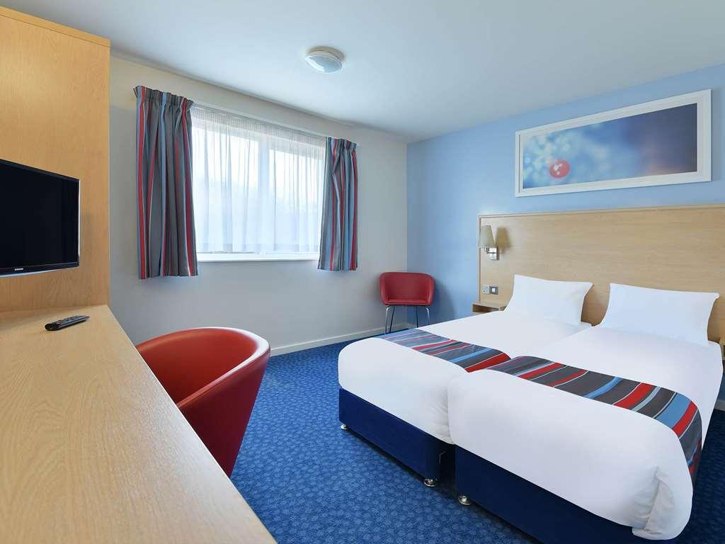 Travelodge Peterborough Central Room photo