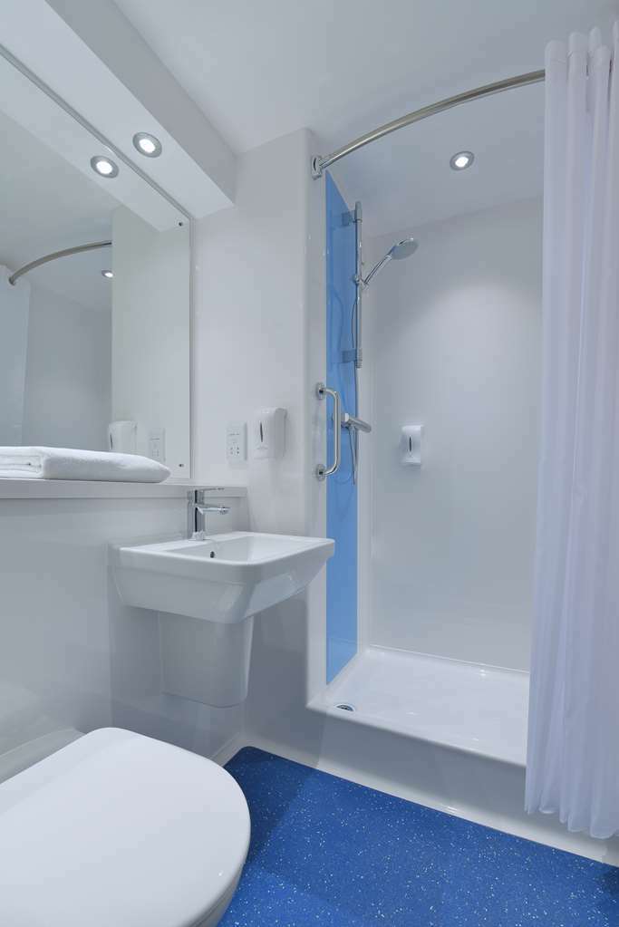 Travelodge Peterborough Central Room photo